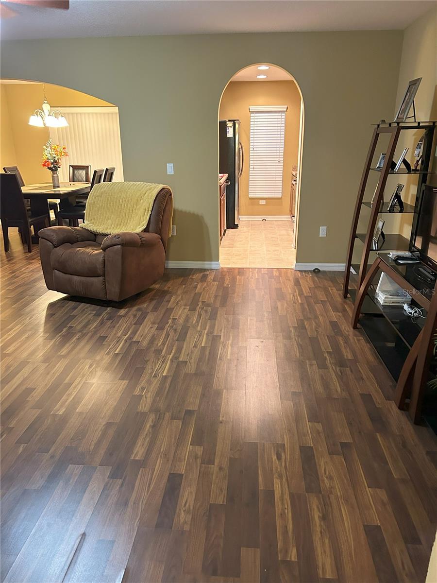 ASHBURN SQUARE TWNHMS - Residential
