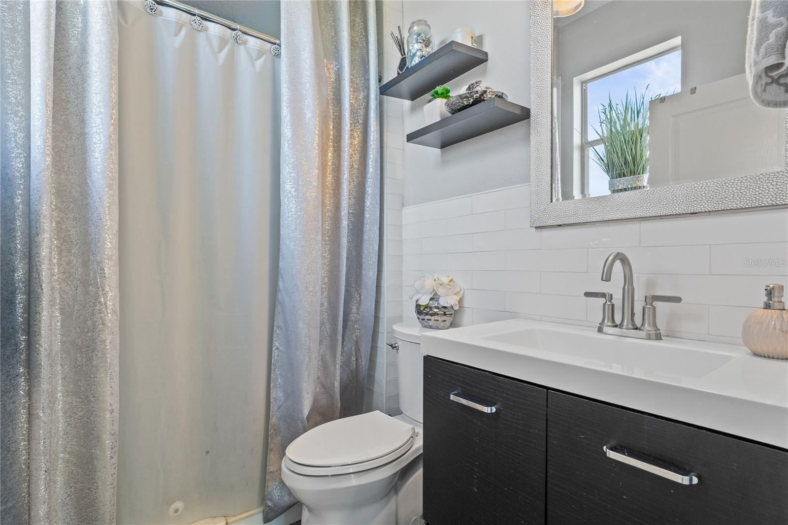 VISTA LAKES VILLAGE N-3 COLONIE - Residential