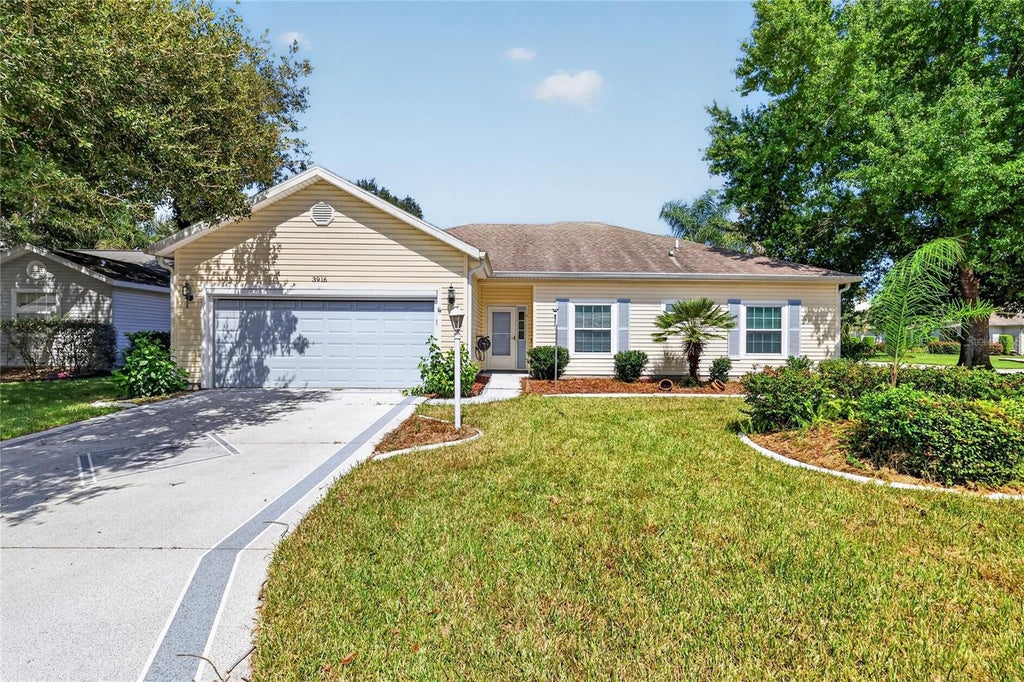 Photo of 3916 Manor Oaks Court, Leesburg, FL 34748 (MLS # G5118162)