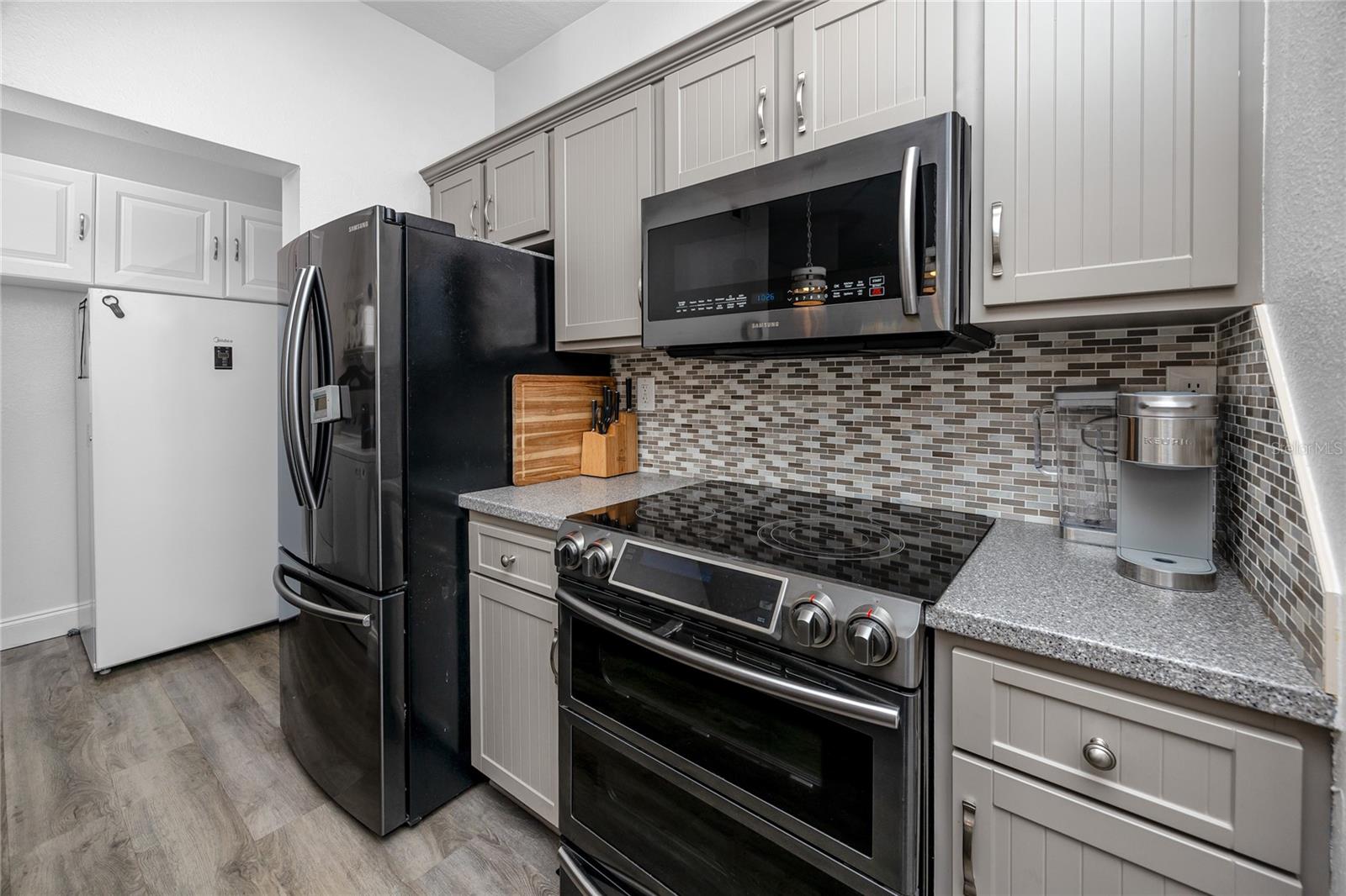 BEACHWAY CONDOS - Residential