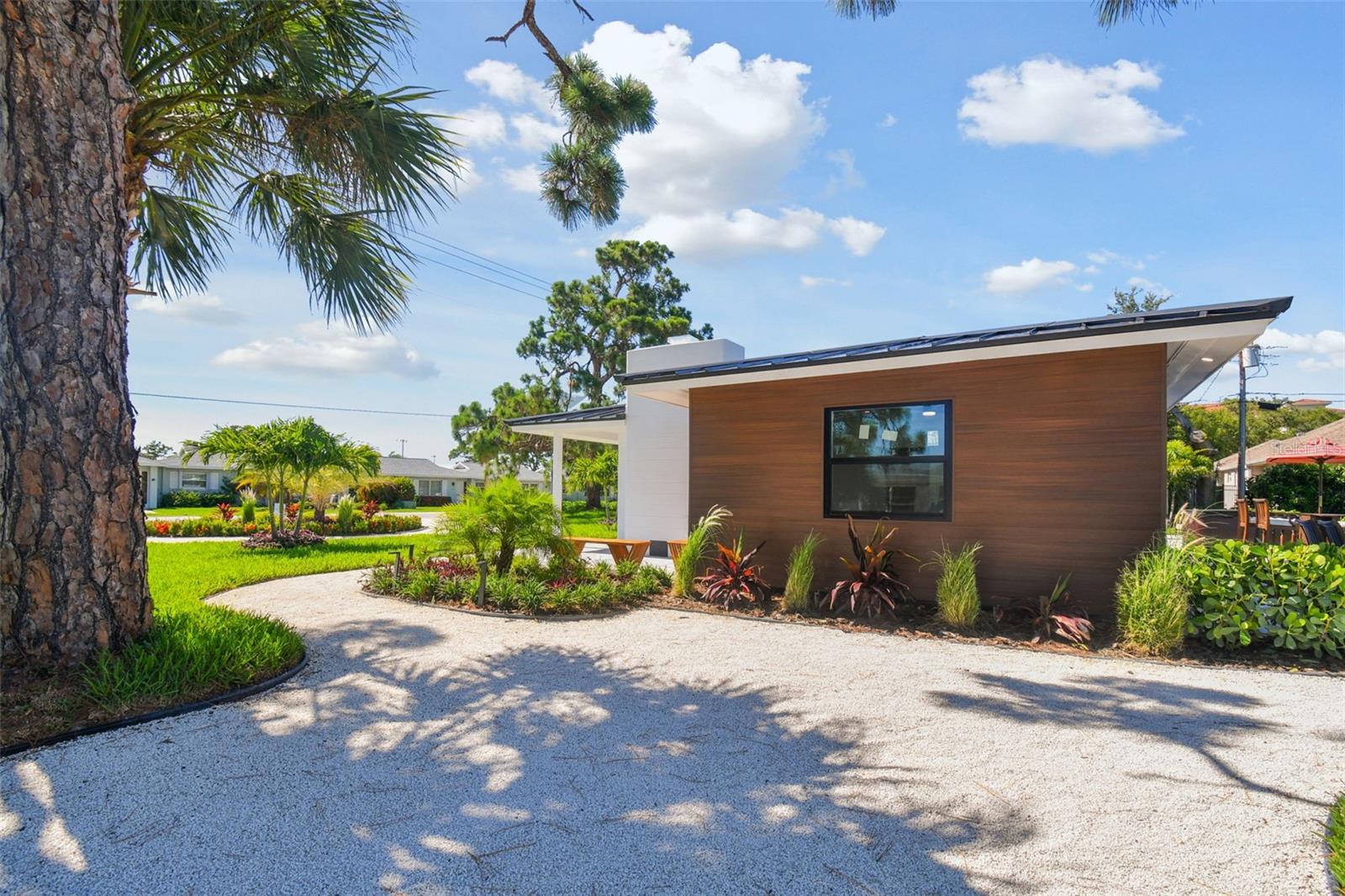 BEACH MANOR - Residential