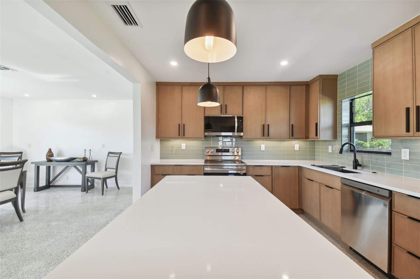 BEACH MANOR - Residential