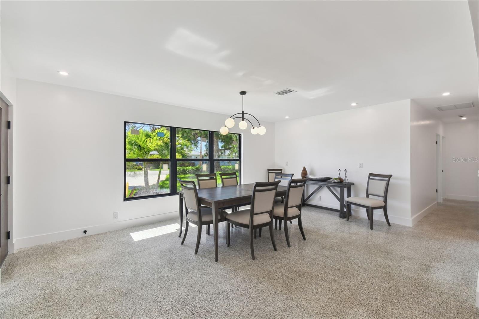 BEACH MANOR - Residential