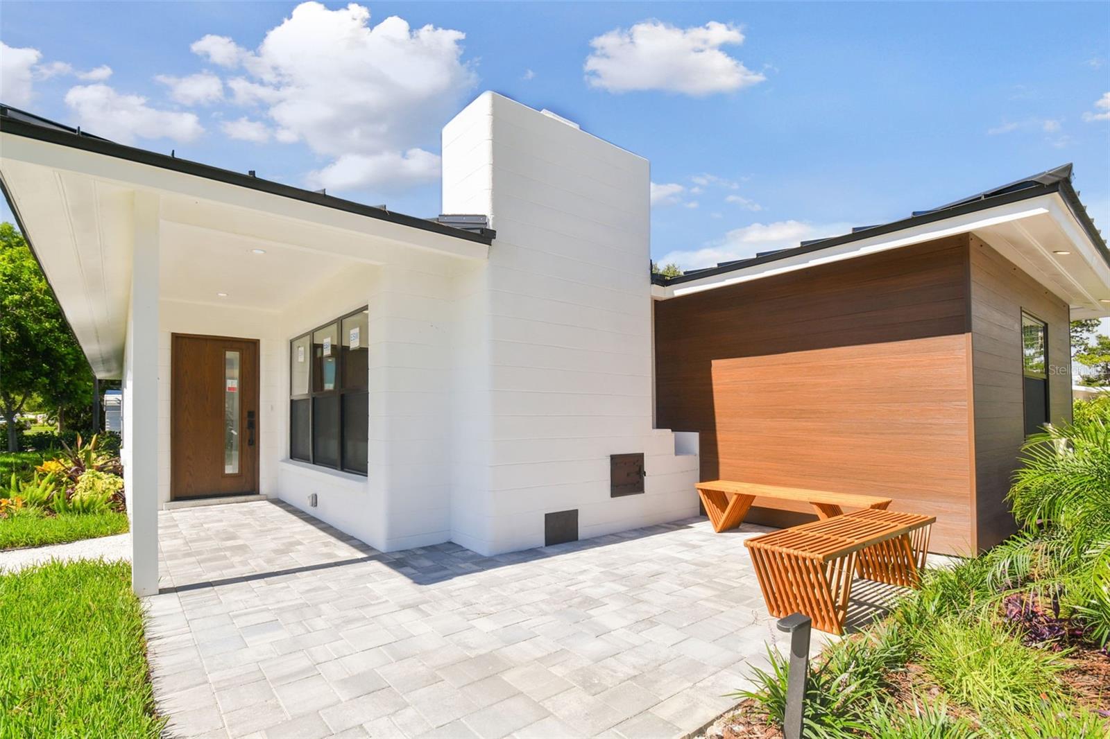 BEACH MANOR - Residential