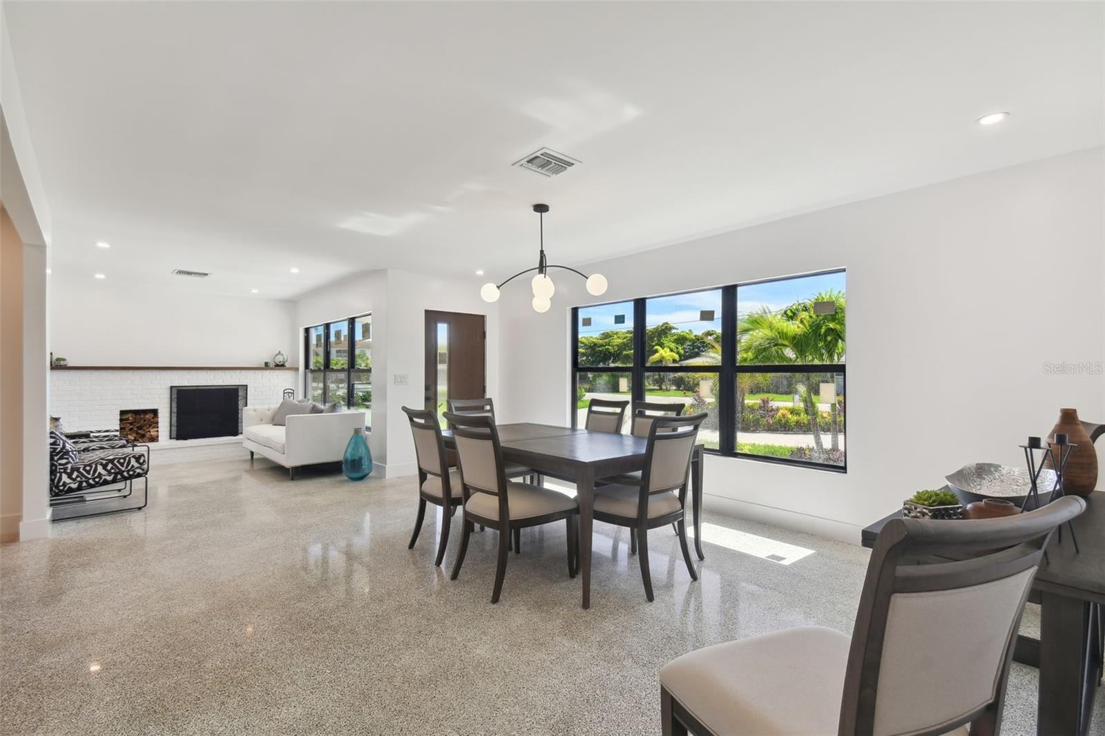 BEACH MANOR - Residential