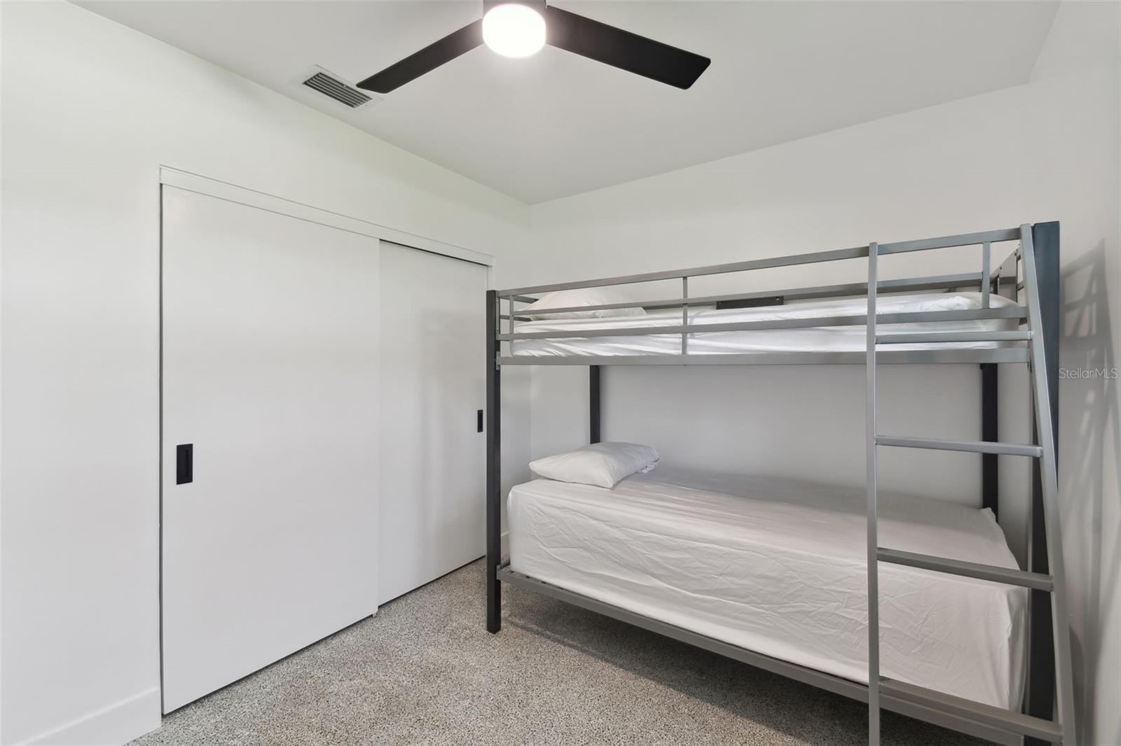 BEACH MANOR - Residential