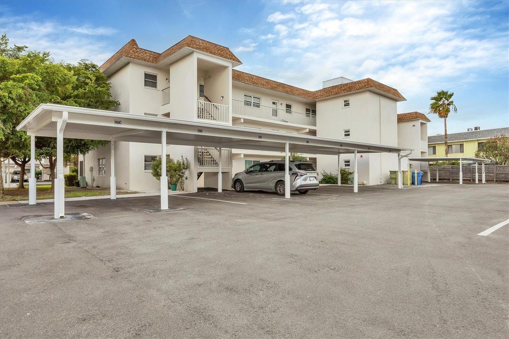 Photo of 116 Vista Hermosa Circle #108C, Sarasota, FL 34242 (MLS # N6145721)