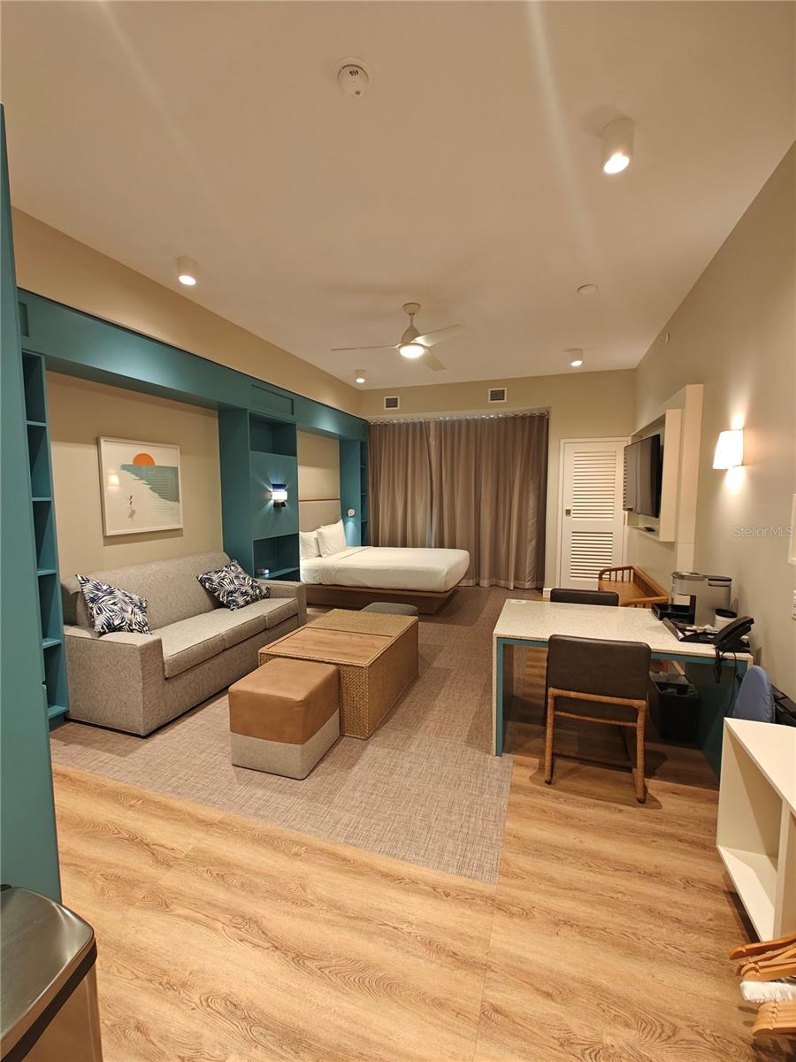 SUNSET WALK HOTEL CONDO PH 1 - Residential