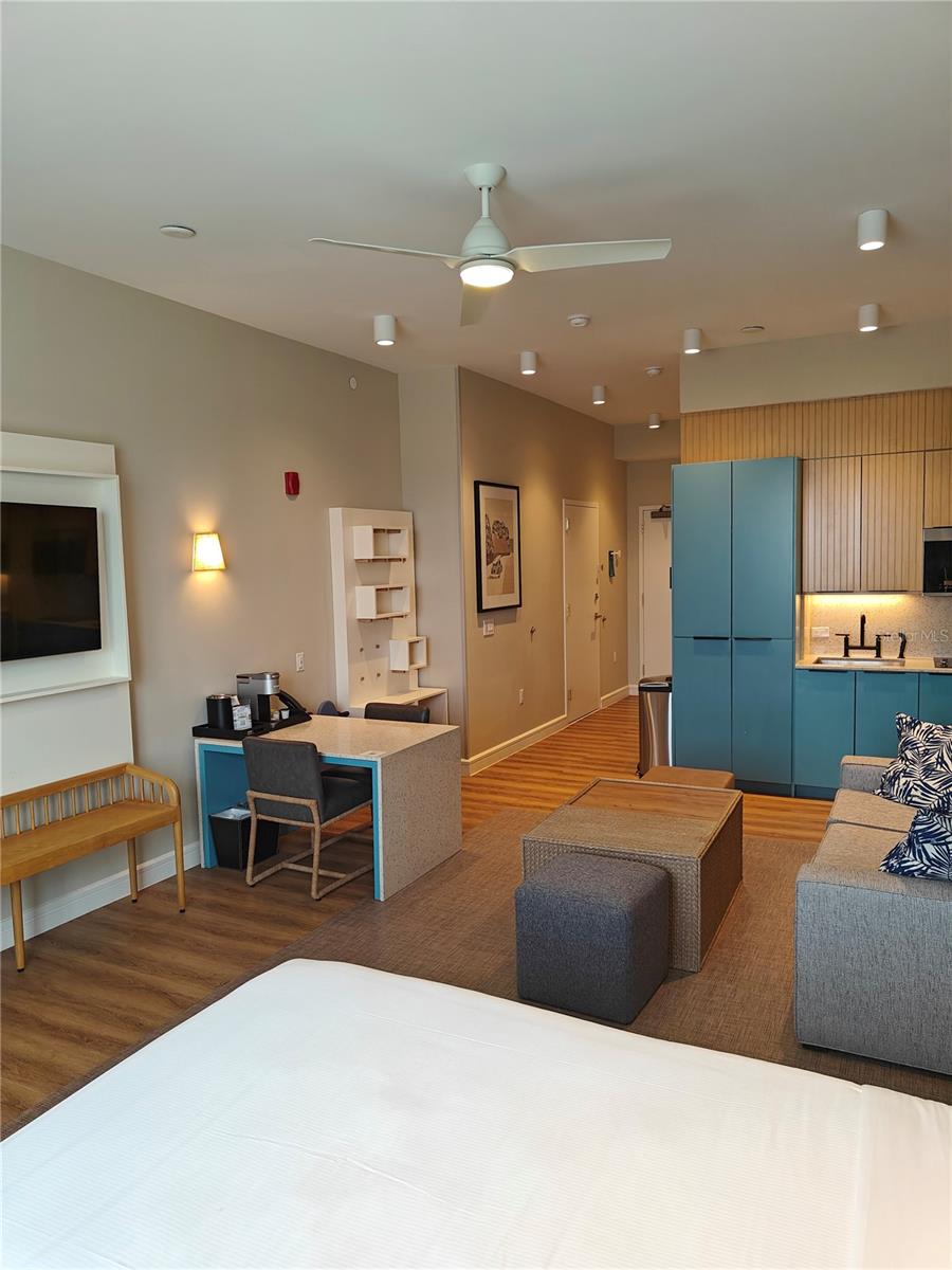 SUNSET WALK HOTEL CONDO PH 1 - Residential