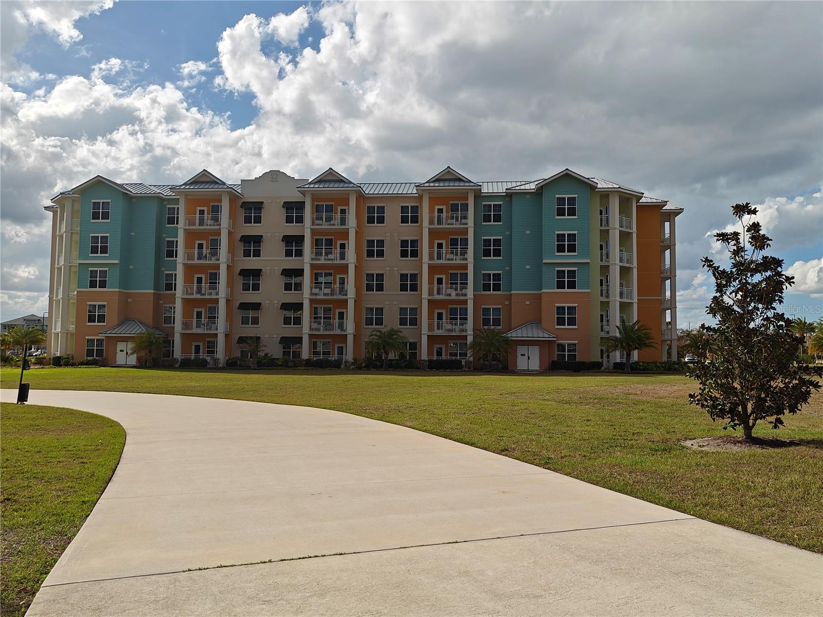 SUNSET WALK HOTEL CONDO PH 1 - Residential