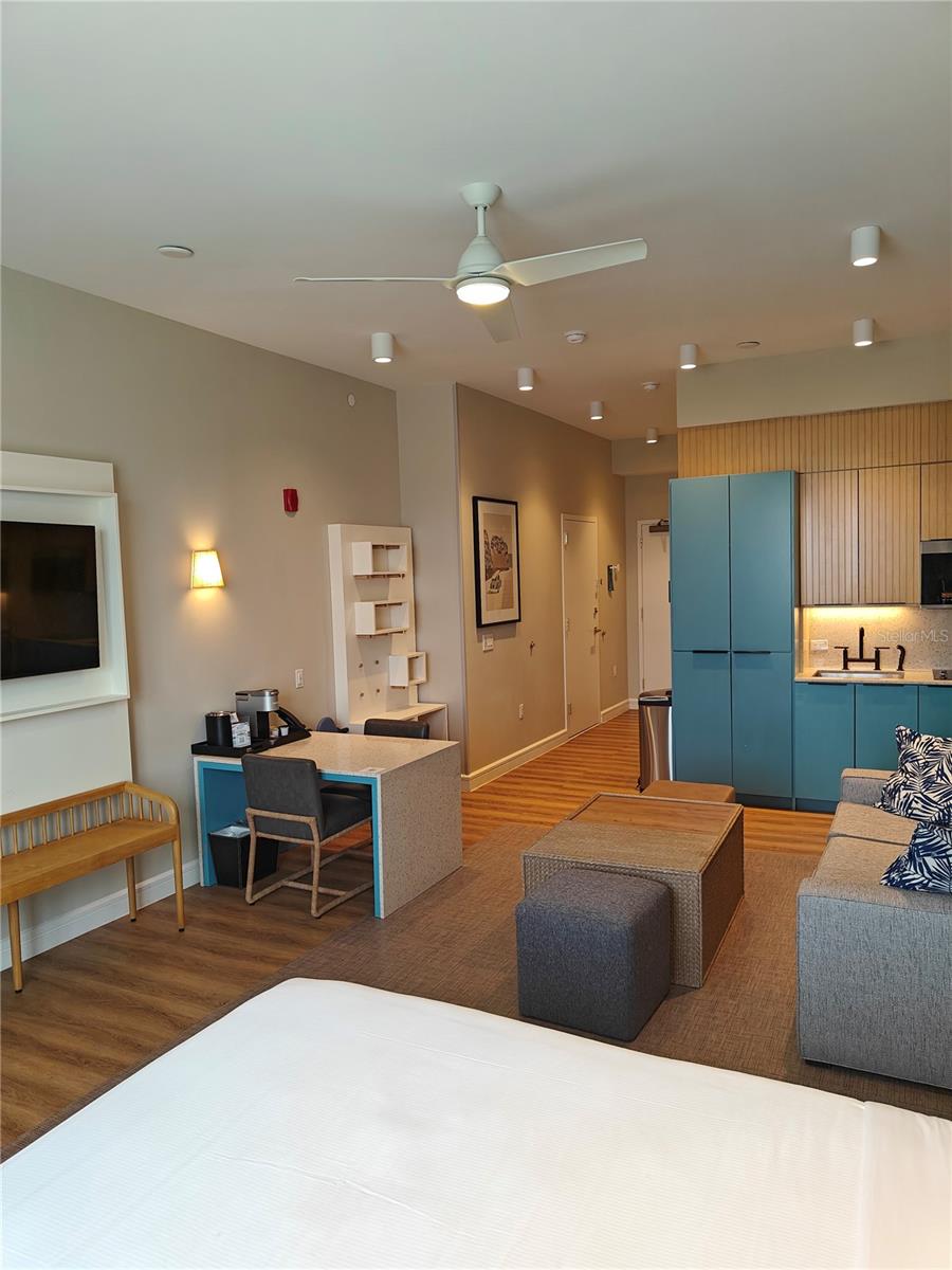 SUNSET WALK HOTEL CONDO PH 1 - Residential