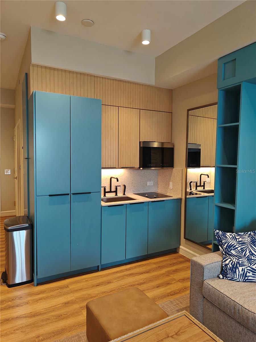 SUNSET WALK HOTEL CONDO PH 1 - Residential