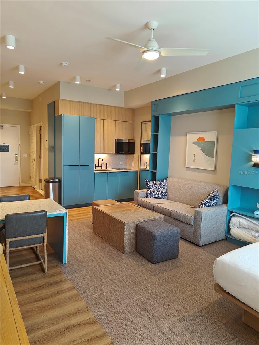 SUNSET WALK HOTEL CONDO PH 1 - Residential