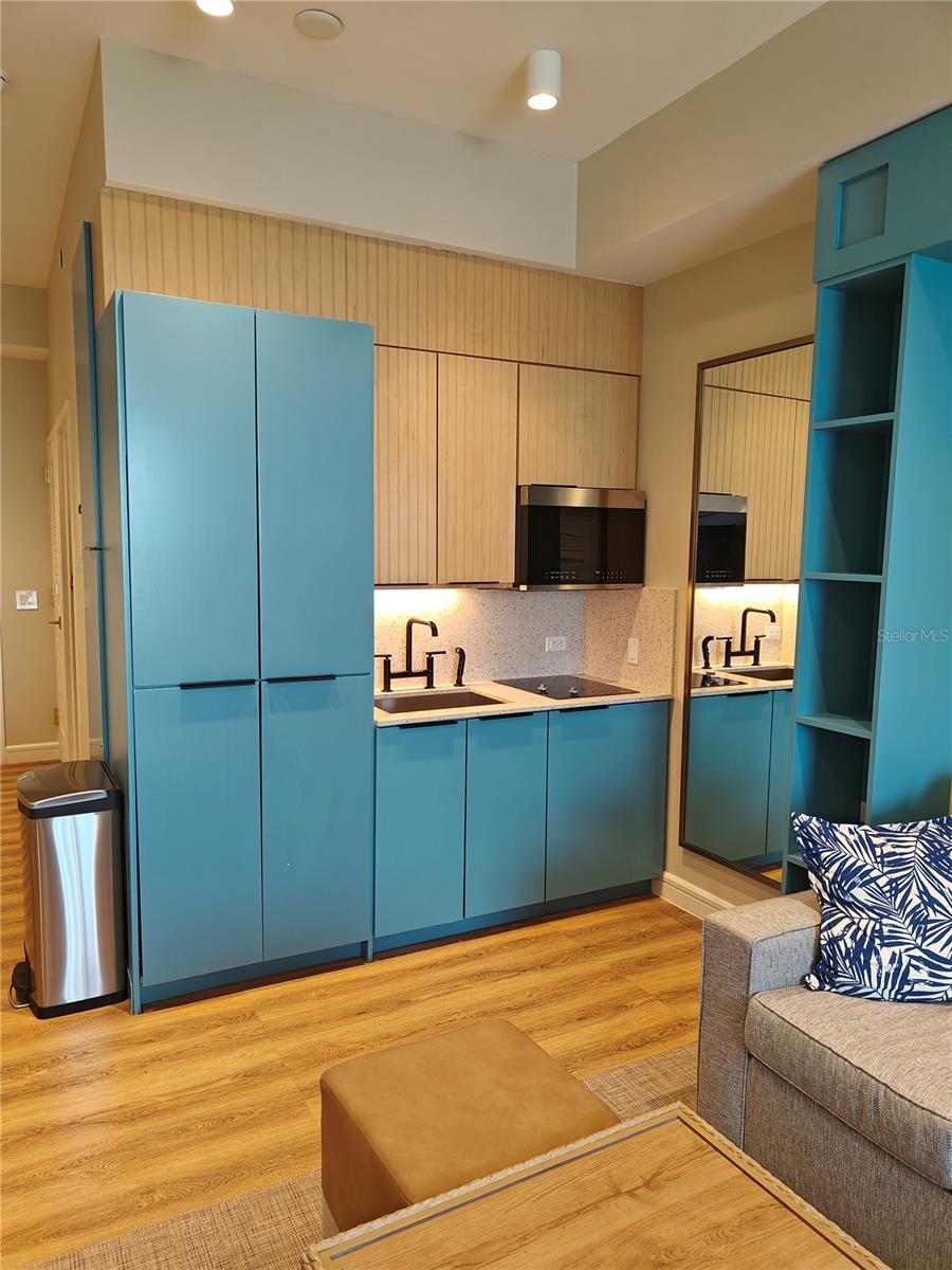 SUNSET WALK HOTEL CONDO PH 1 - Residential