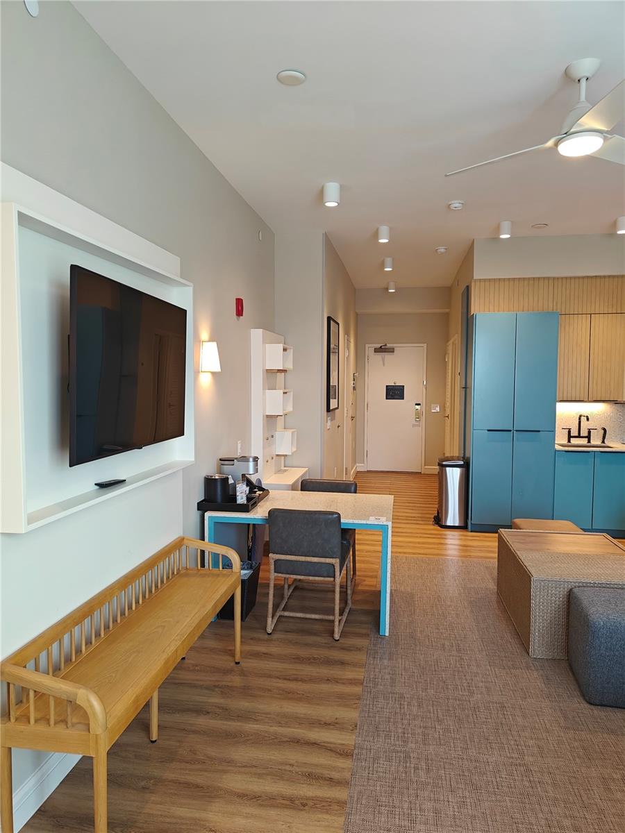 SUNSET WALK HOTEL CONDO PH 1 - Residential