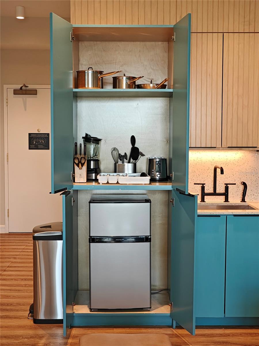 SUNSET WALK HOTEL CONDO PH 1 - Residential