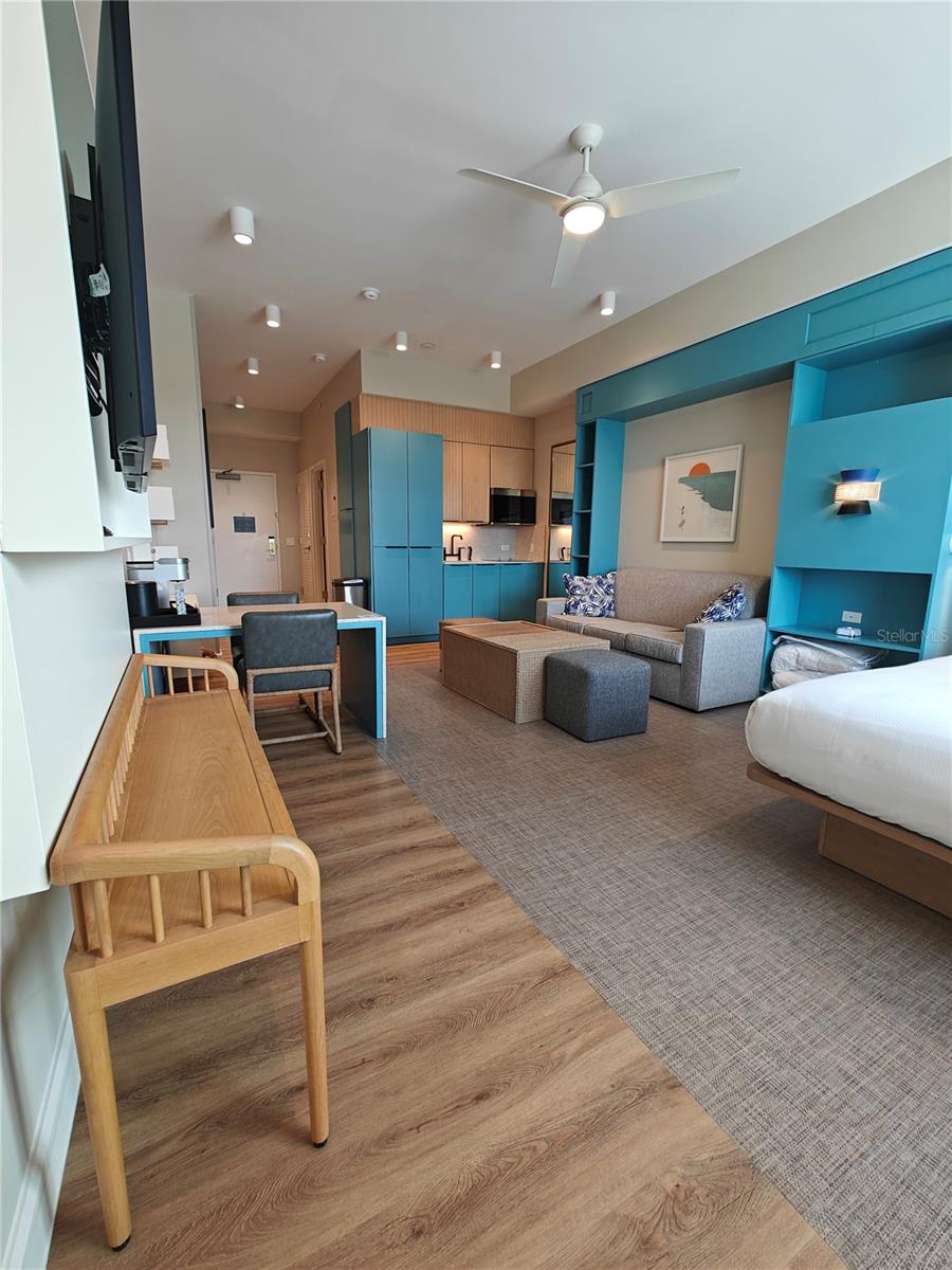 SUNSET WALK HOTEL CONDO PH 1 - Residential