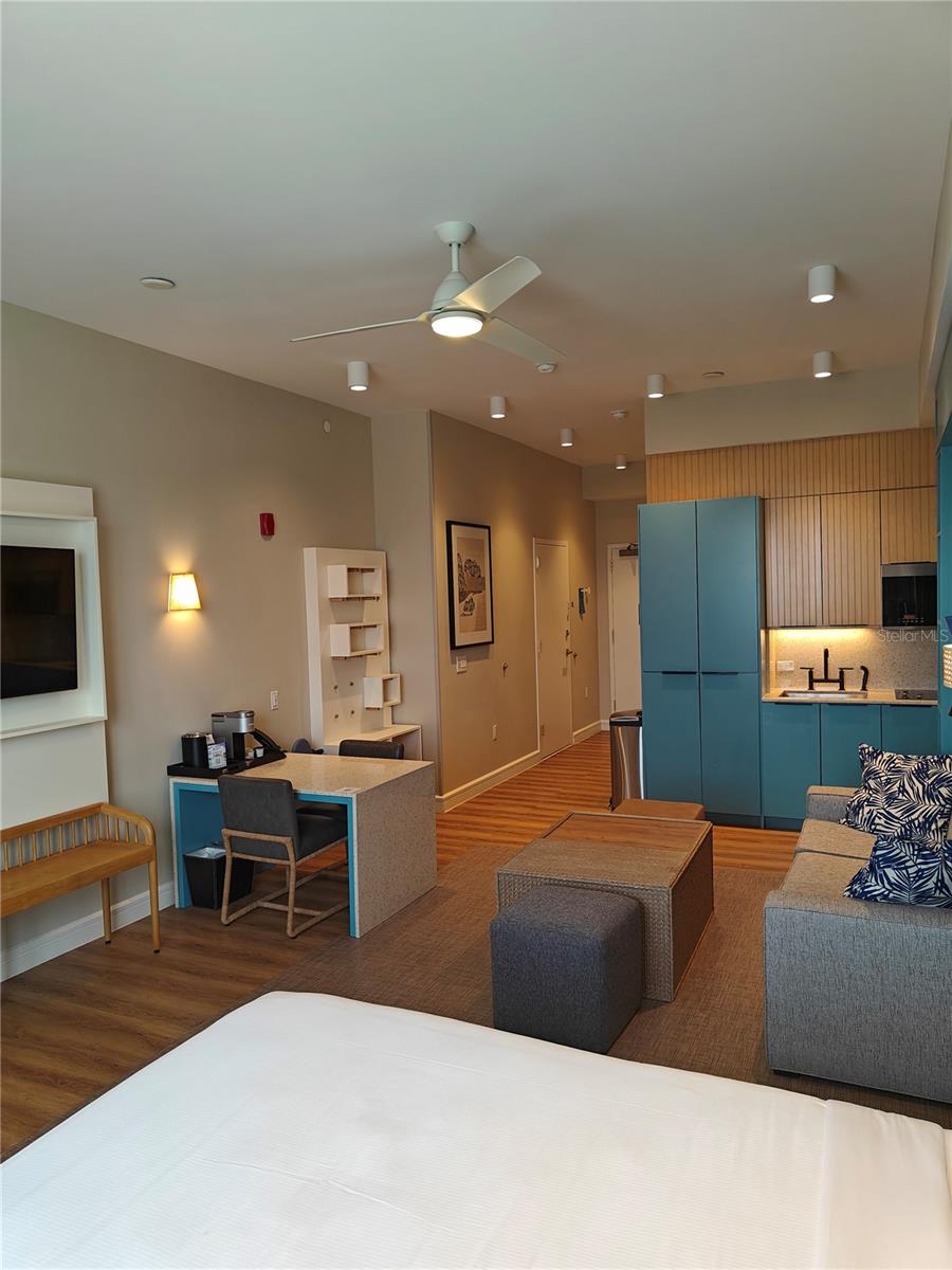 SUNSET WALK HOTEL CONDO PH 1 - Residential