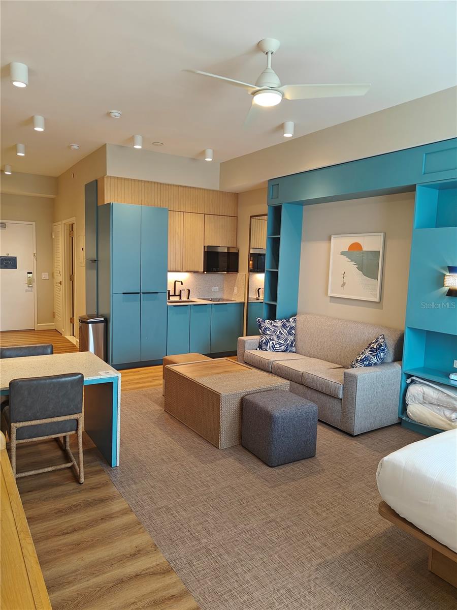 SUNSET WALK HOTEL CONDO PH 1 - Residential