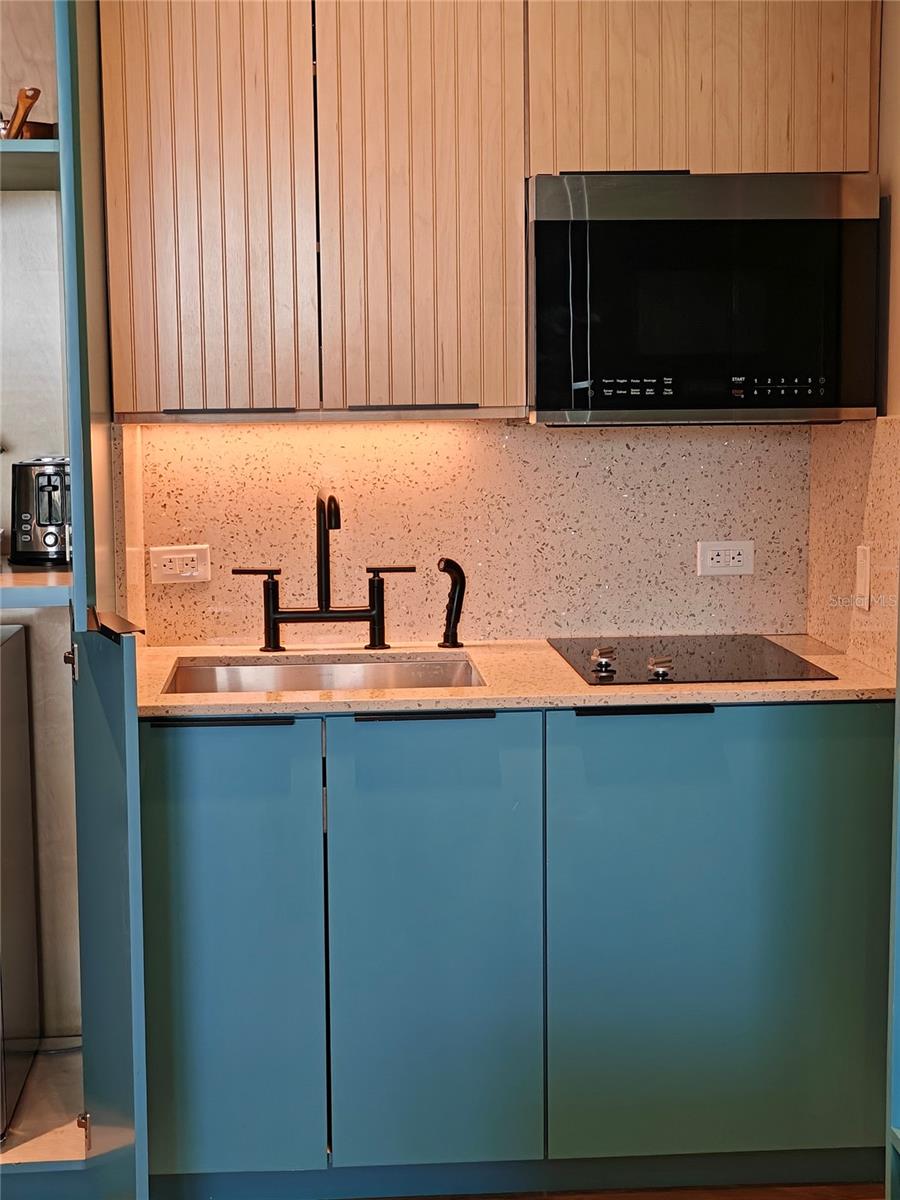 SUNSET WALK HOTEL CONDO PH 1 - Residential