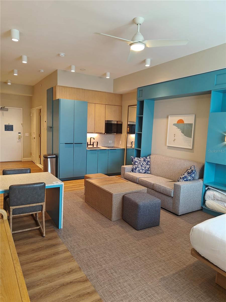 SUNSET WALK HOTEL CONDO PH 1 - Residential