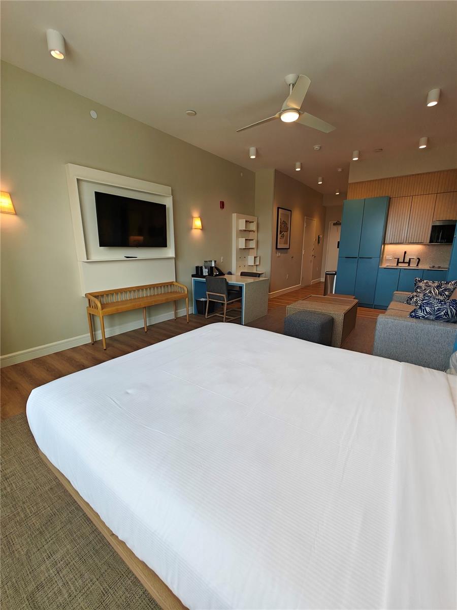 SUNSET WALK HOTEL CONDO PH 1 - Residential