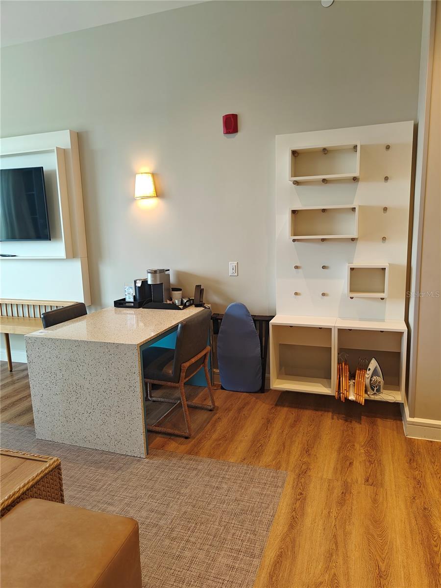 SUNSET WALK HOTEL CONDO PH 1 - Residential