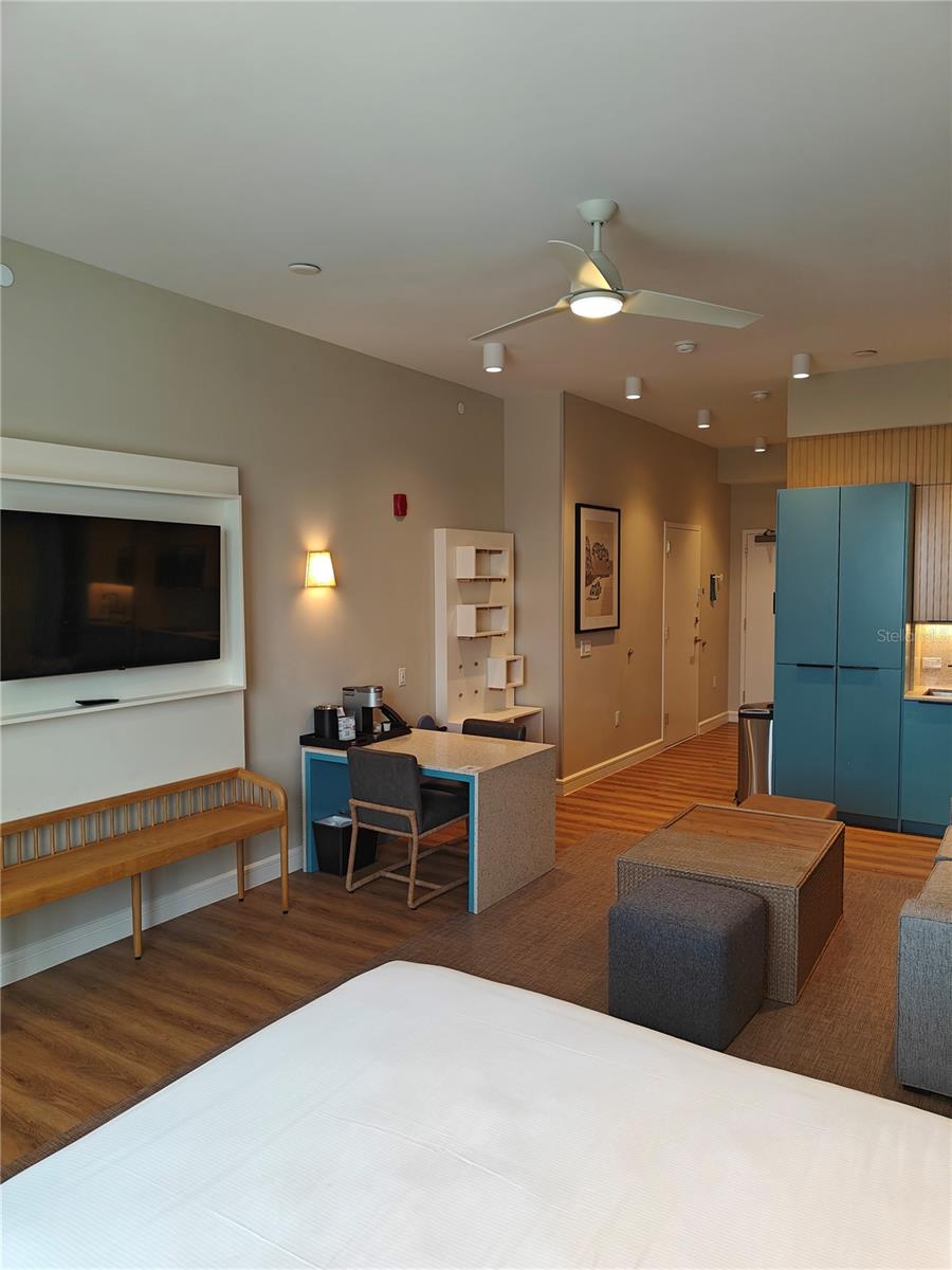 SUNSET WALK HOTEL CONDO PH 1 - Residential