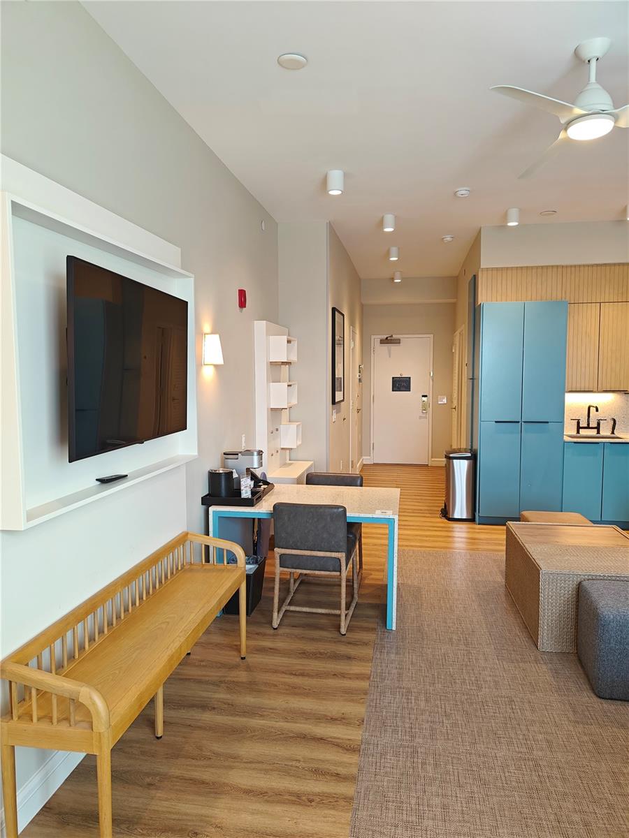 SUNSET WALK HOTEL CONDO PH 1 - Residential