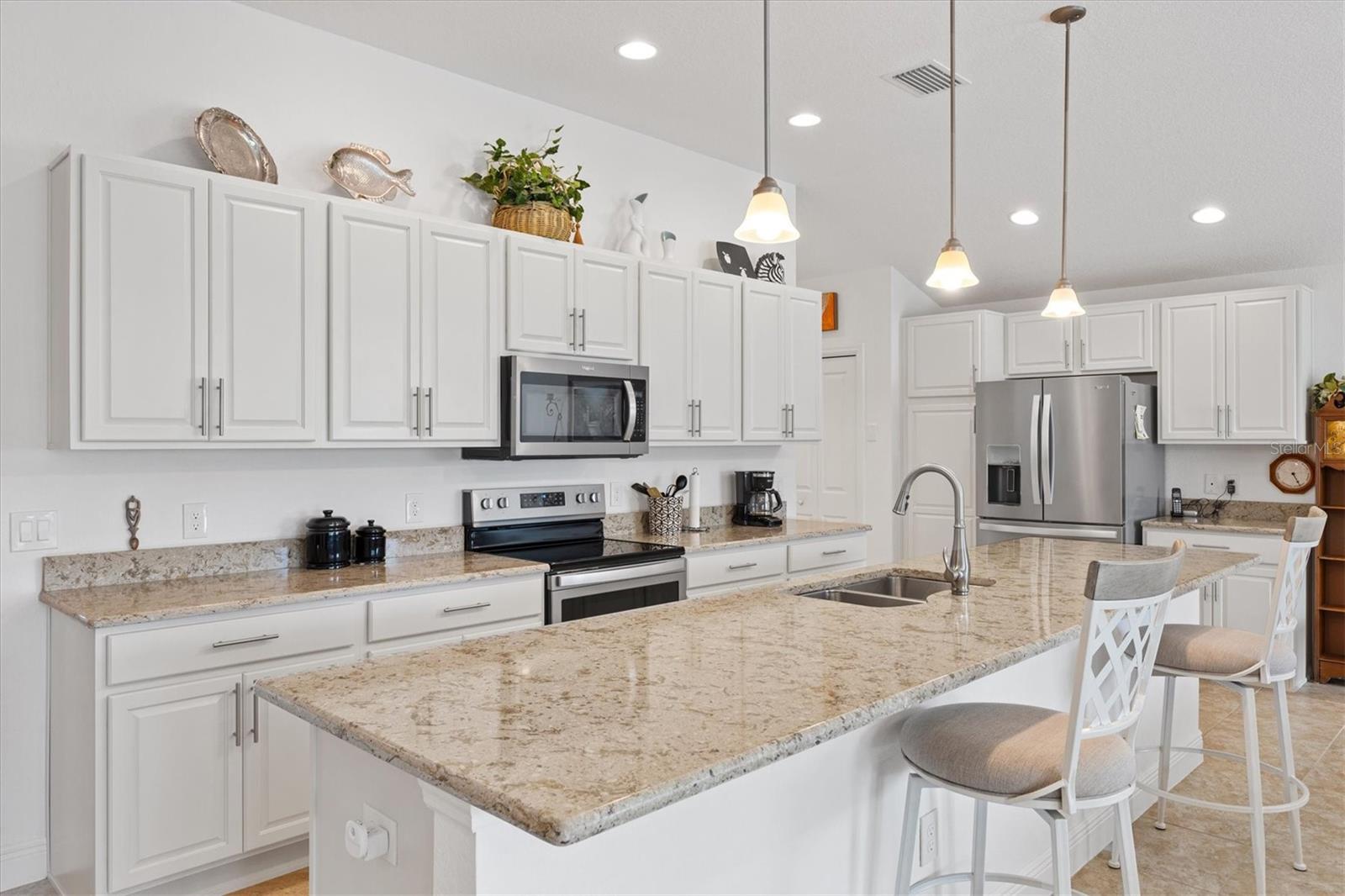 ENCLAVE/LAKESIDE LNDGS - Residential