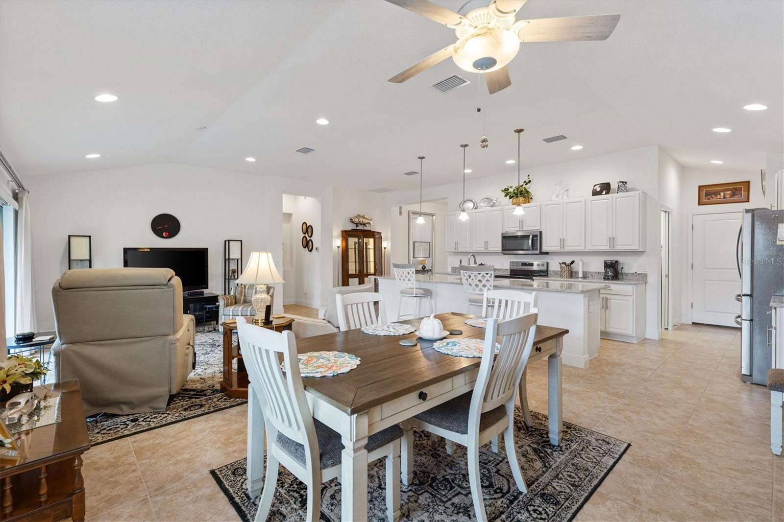 ENCLAVE/LAKESIDE LNDGS - Residential