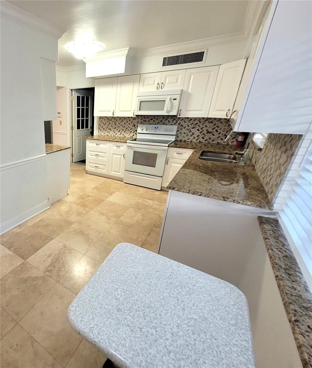 BELLEAIR MANOR - Residential Lease