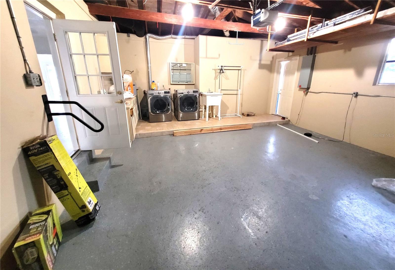 BELLEAIR MANOR - Residential Lease