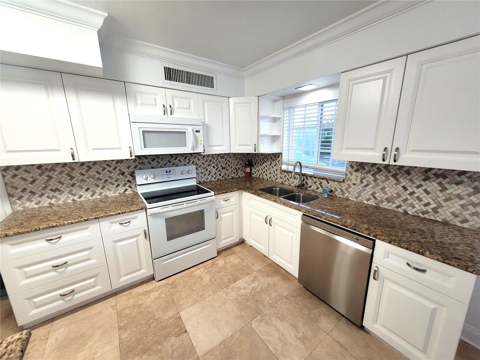 BELLEAIR MANOR - Residential Lease