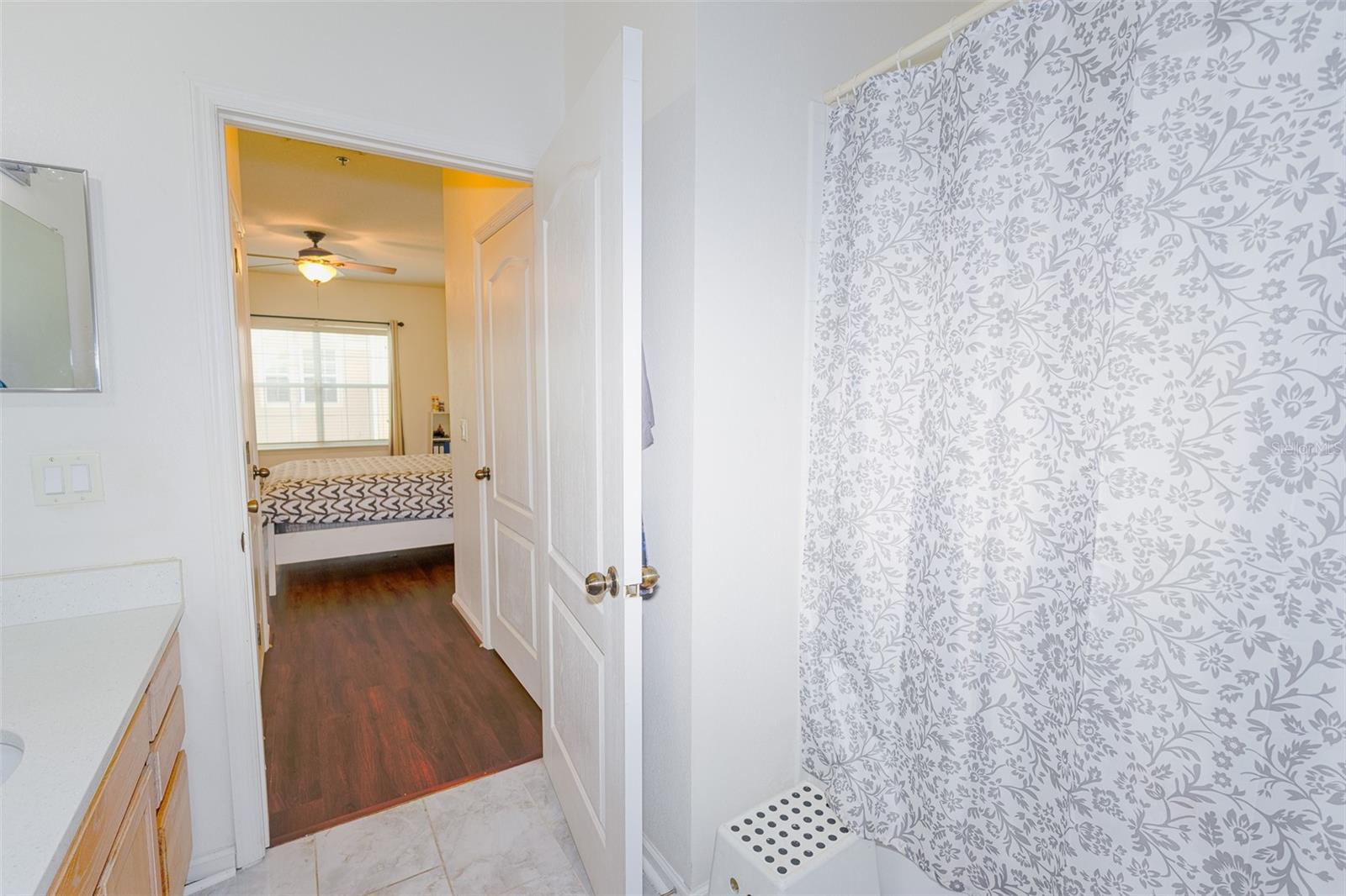 SUMMERGATE CONDO PH 4 OR 6357/3553 UNIT4213 - Residential