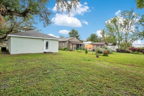 A home in PLANT CITY