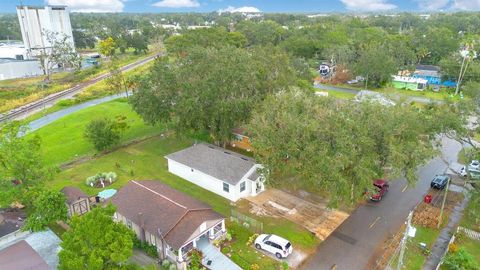 A home in PLANT CITY