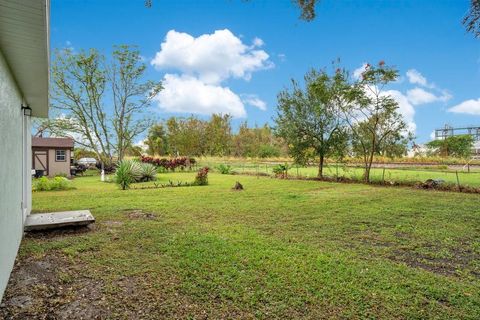 A home in PLANT CITY