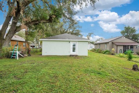 A home in PLANT CITY