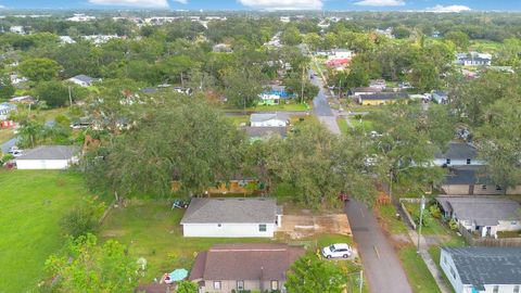 A home in PLANT CITY