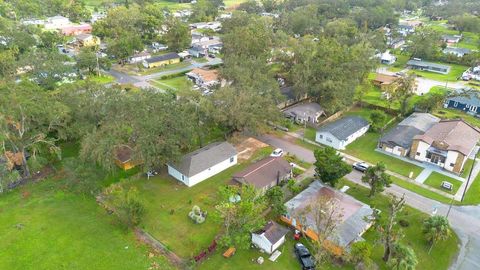 A home in PLANT CITY