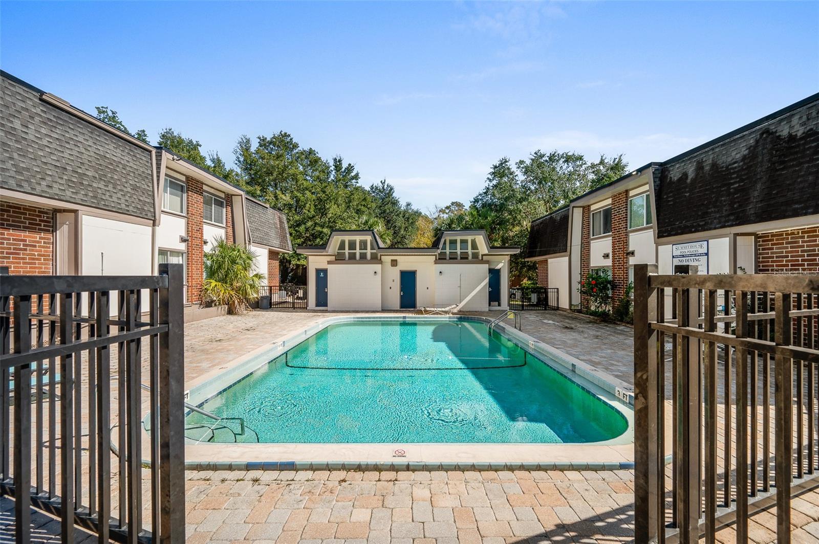 SUMMIT HOUSE - Residential