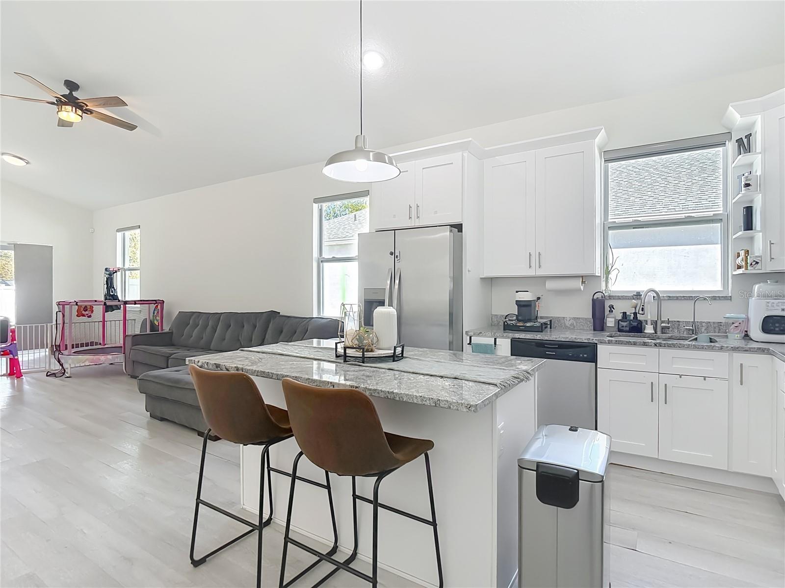 MIRROR CREST - Residential