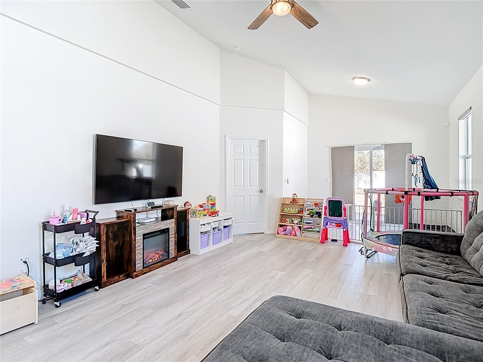 MIRROR CREST - Residential