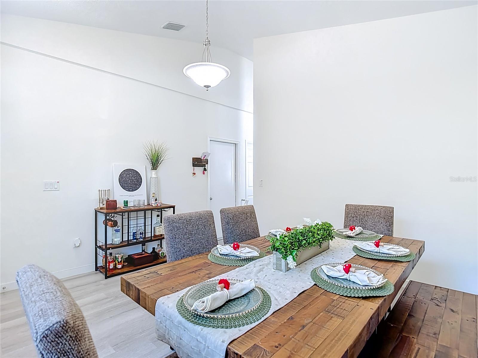 MIRROR CREST - Residential