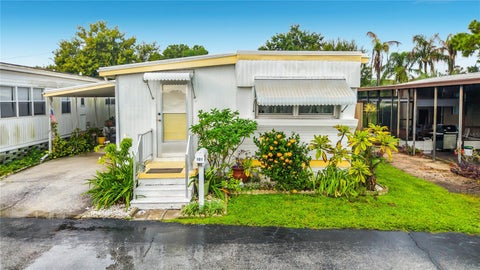Photo of 7490 46th Avenue N #101, St Petersburg, FL 33709 (MLS # S5158967)