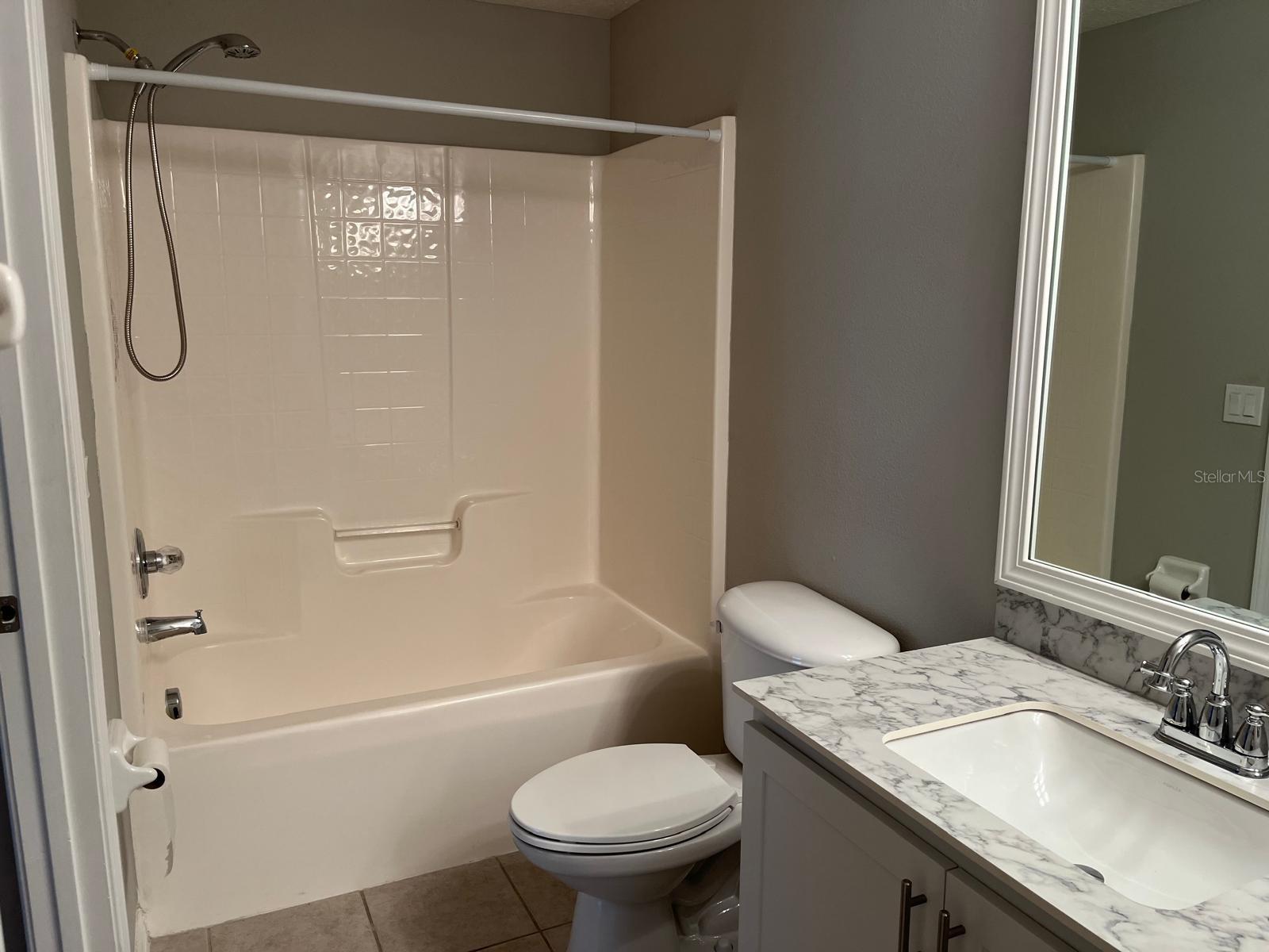 VILLAGES OF BLOOMINGDALE CONDO - Residential Lease