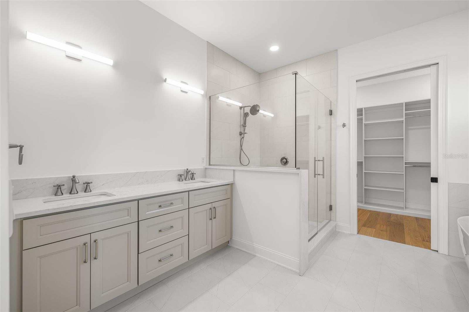 TAMPANIA - Residential