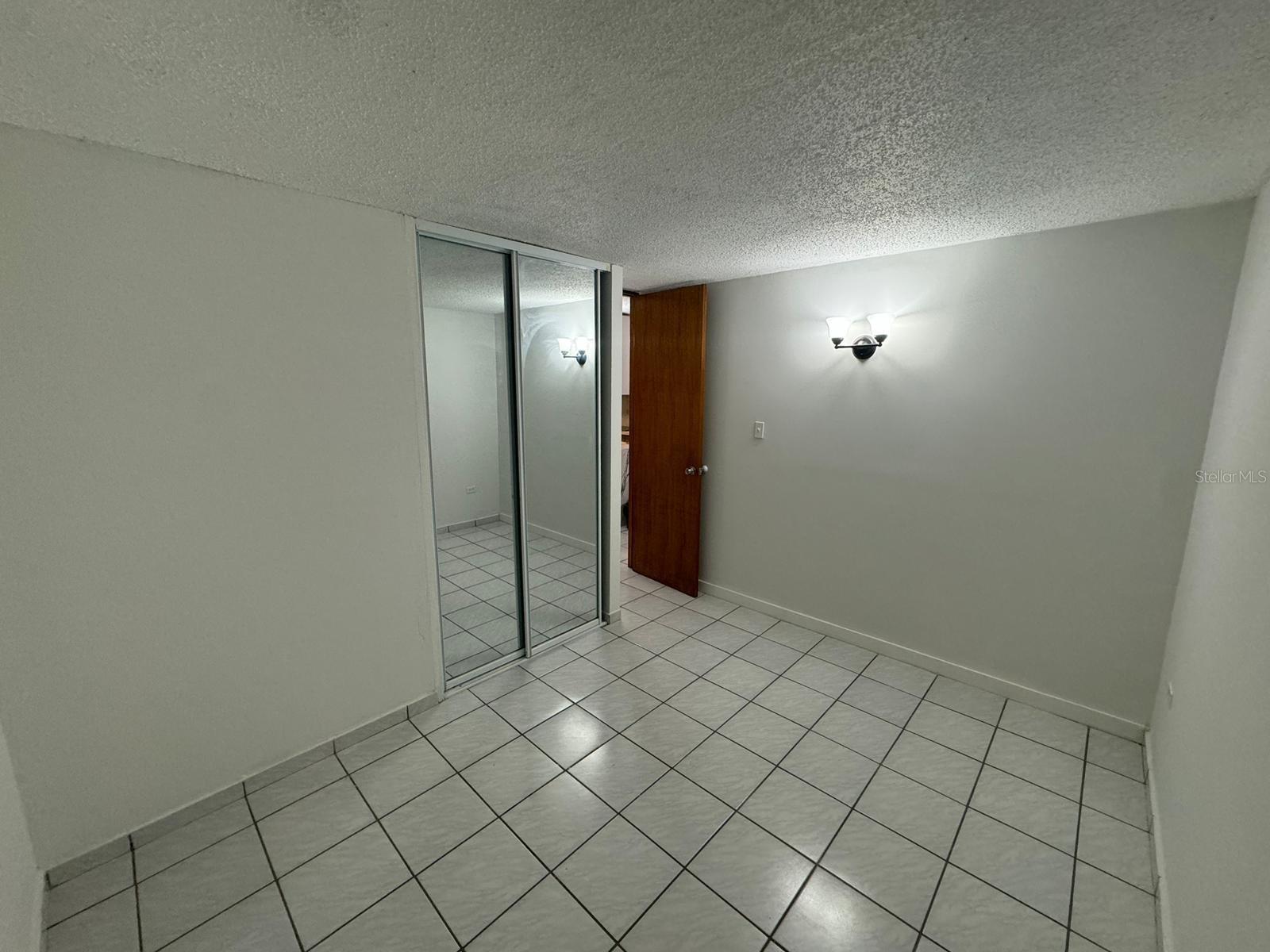 PUERTA DEL SOL - Residential Lease