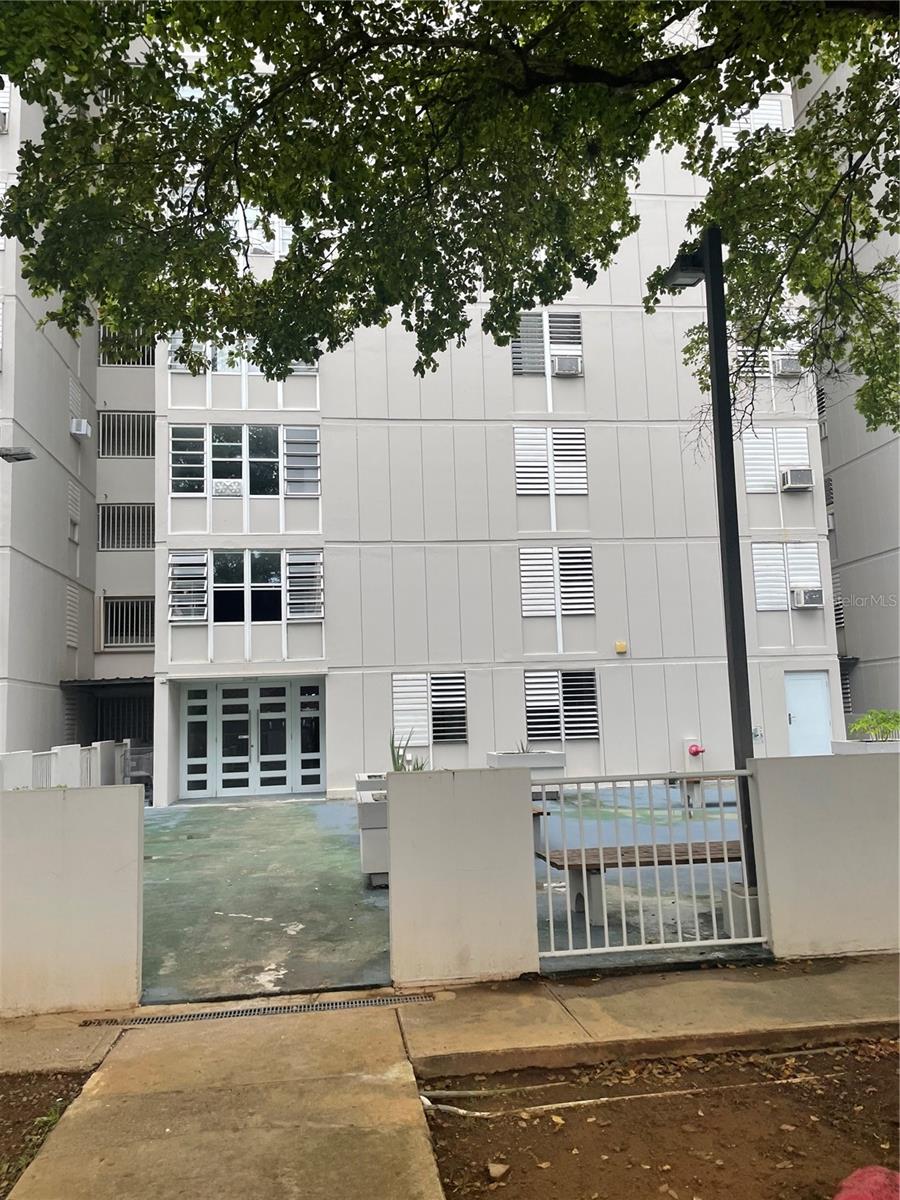 PUERTA DEL SOL - Residential Lease